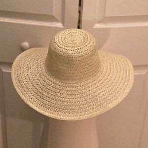 🌻NWT Fun Floppy Hat One Size Fits All 
Makes Perfect Gift